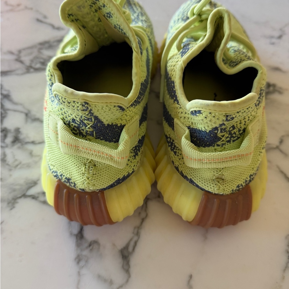 Adidas Yeezy Boost 350 V2 in semi frozen yellow - Picture 3 of 6